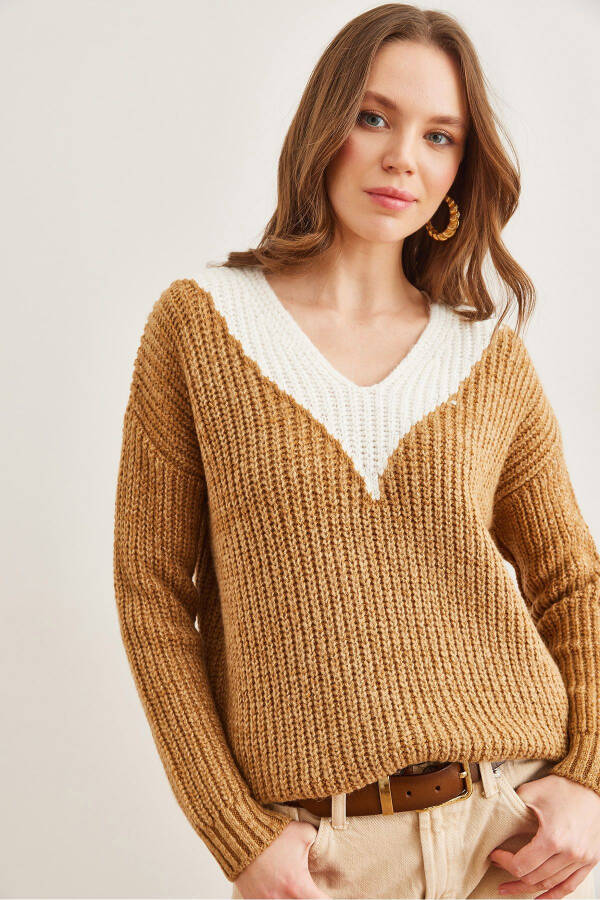 Women's Biscuit V-Neck Color Detail Soft Textured Knitted Pullover KZK-19000895 - 2