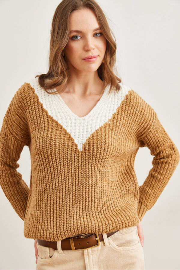 Women's Biscuit V-Neck Color Detail Soft Textured Knitted Pullover KZK-19000895 - 3