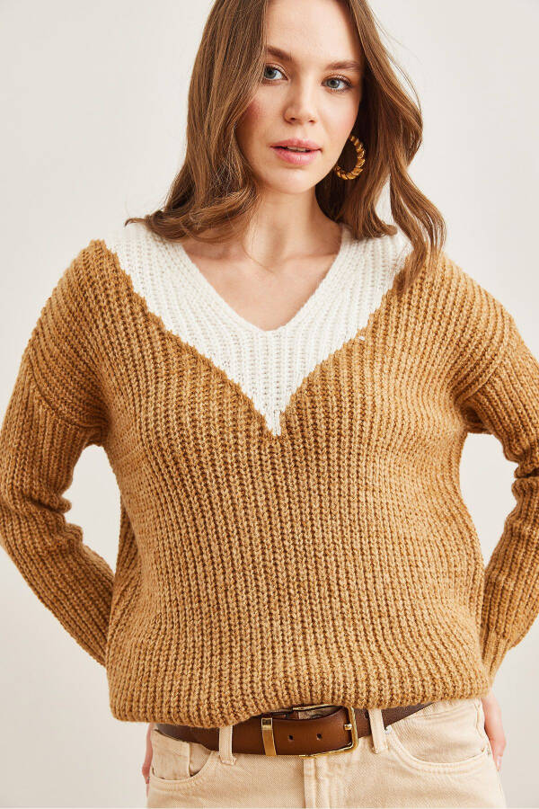 Women's Biscuit V-Neck Color Detail Soft Textured Knitted Pullover KZK-19000895 - 4