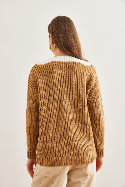 Women's Biscuit V-Neck Color Detail Soft Textured Knitted Pullover KZK-19000895 - 7