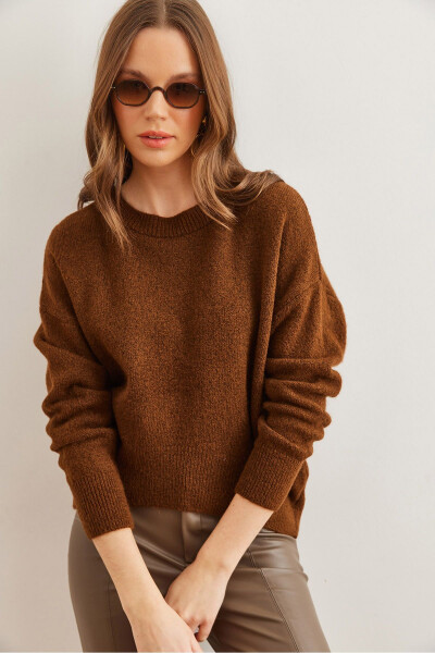 Women's Bitter Coffee Six Oval Cycling Neck Basic Knitted Sweater KZK-19000914 