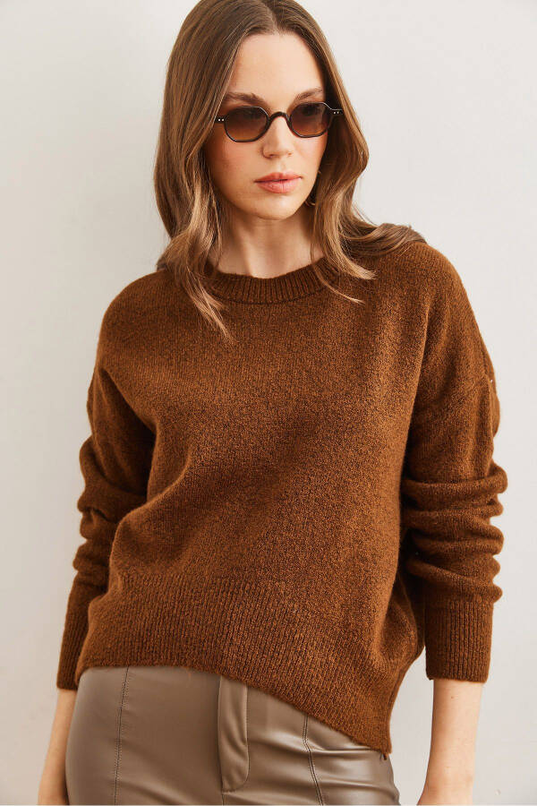 Women's Bitter Coffee Six Oval Cycling Neck Basic Knitted Sweater KZK-19000914 - 2