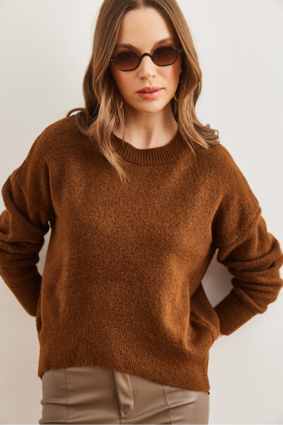 Women's Bitter Coffee Six Oval Cycling Neck Basic Knitted Sweater KZK-19000914 - 3