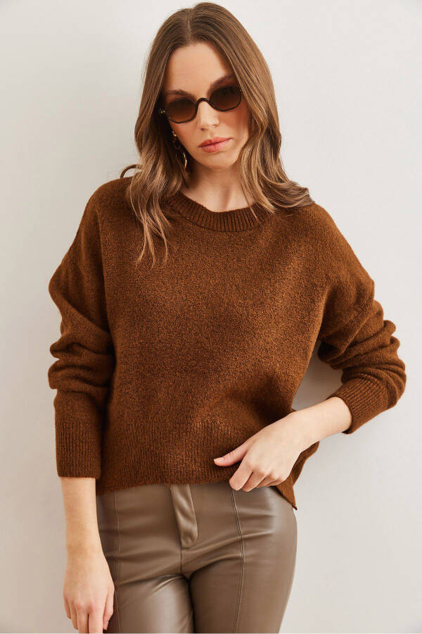 Women's Bitter Coffee Six Oval Cycling Neck Basic Knitted Sweater KZK-19000914 - 4