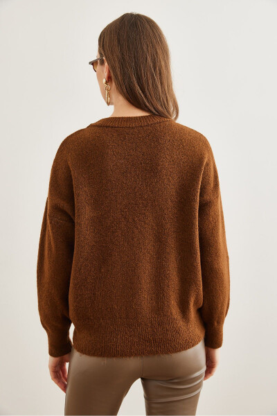 Women's Bitter Coffee Six Oval Cycling Neck Basic Knitted Sweater KZK-19000914 - 6