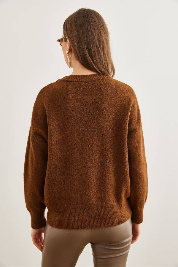 Women's Bitter Coffee Six Oval Cycling Neck Basic Knitted Sweater KZK-19000914 - 6