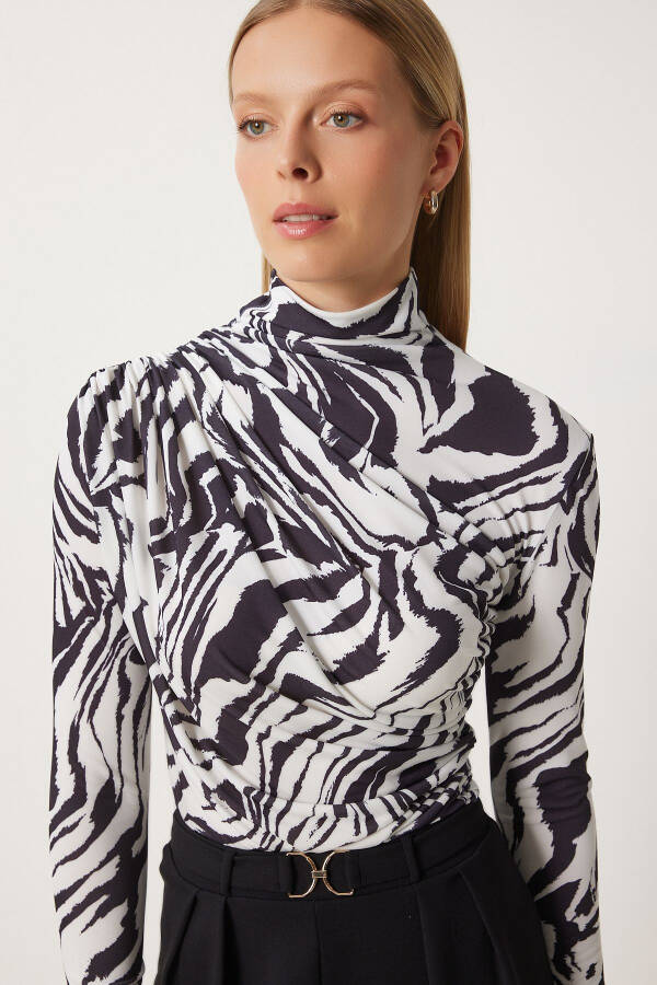 Women's Black and White Shirred Detail Crew Neck Sandy Blouse FF00135 - 2