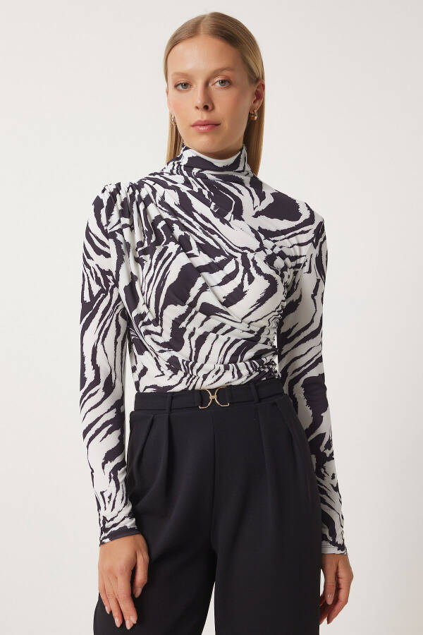 Women's Black and White Shirred Detail Crew Neck Sandy Blouse FF00135 - 4