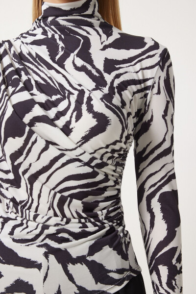 Women's Black and White Shirred Detail Crew Neck Sandy Blouse FF00135 - 5