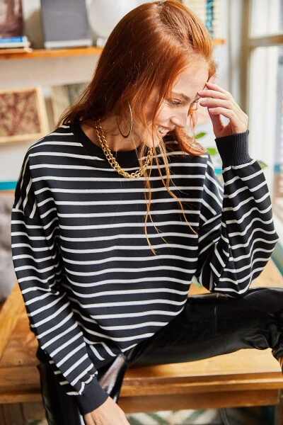 Women's Black and White Striped Basic Soft Textured Loose Sweatshirt SWT-19000457 - 2