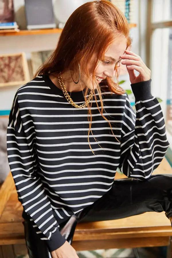 Women's Black and White Striped Basic Soft Textured Loose Sweatshirt SWT-19000457 - 2