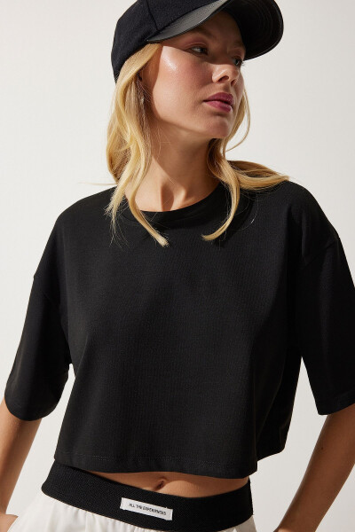 Women's Black Basic Crop Knit T-Shirt RG00008 - HAPPINESS İSTANBUL