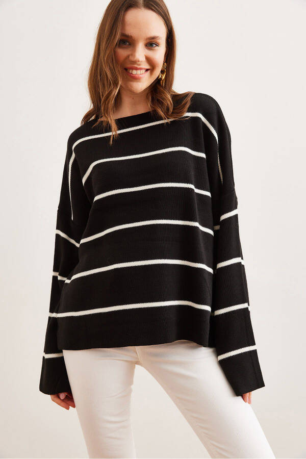 Women's Black Boat Neck Striped Loose Knitted Sweater KZK-19000921 - 4