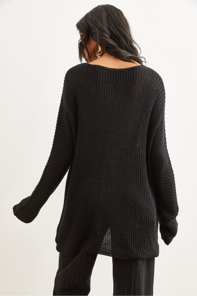 Women's Black Cable Knit V-Neck Chenille Sweater - 6