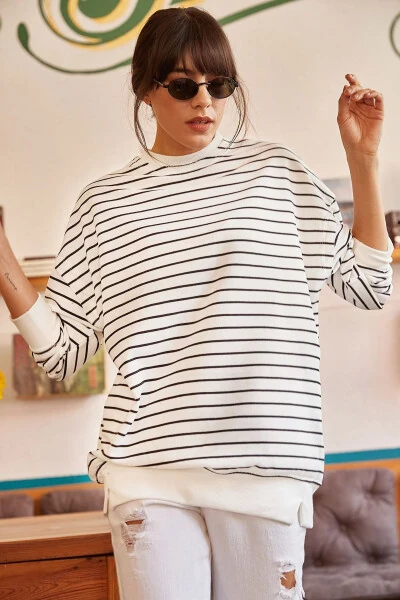 Women's Black Collar Detail Thick Sweatshirt SWT-19000188 - OLALOOK