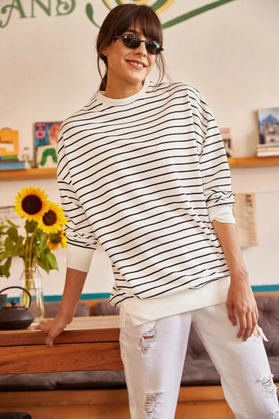 Women's Black Collar Detail Thick Sweatshirt SWT-19000188 - OLALOOK (1)