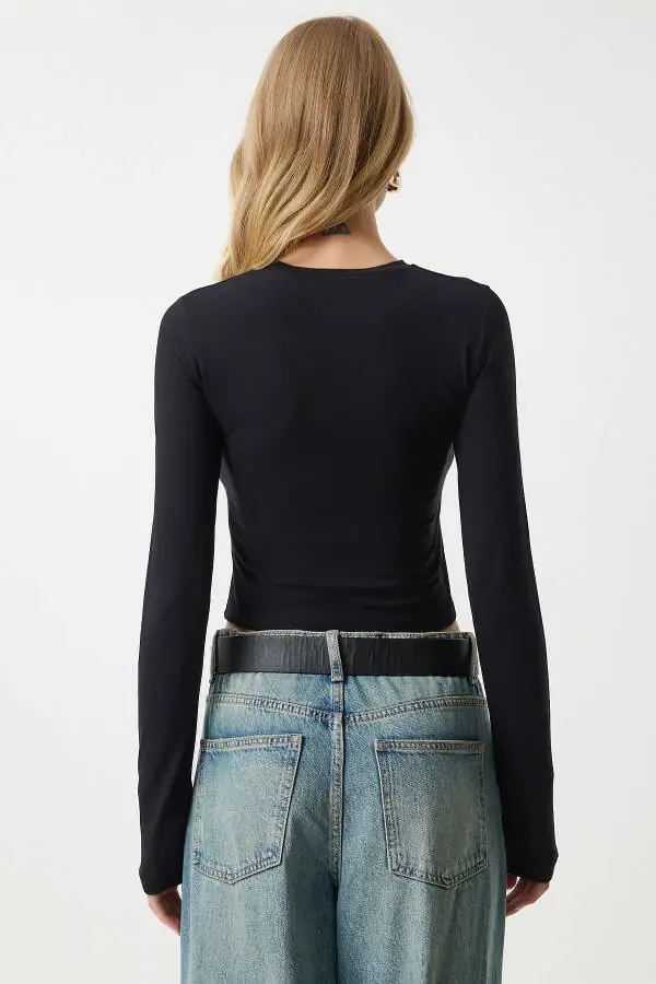 Women's Black Crew Neck Basic Cropped Knit Blouse OW00034 - 5