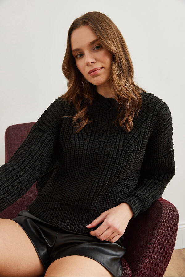 Women's Black Crew Neck Chunky Knit Oversized Pullover - 3