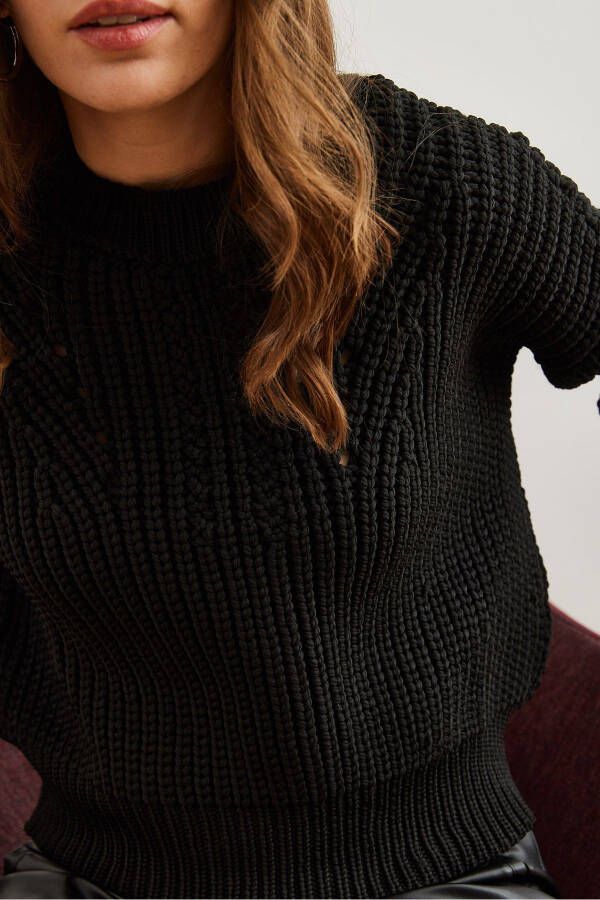 Women's Black Crew Neck Chunky Knit Oversized Pullover - 5