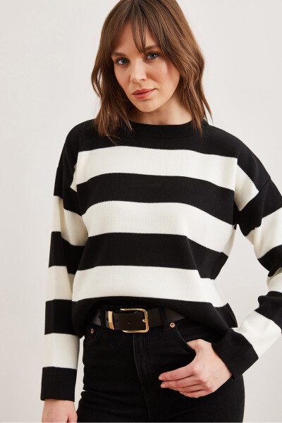 Women's Black Crew Neck Striped Knitted Sweater KZK-19000932 - OLALOOK (1)