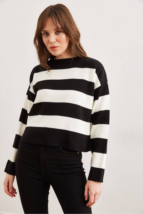 Women's Black Crew Neck Striped Knitted Sweater KZK-19000932 - 3
