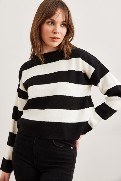 Women's Black Crew Neck Striped Knitted Sweater KZK-19000932 - 4