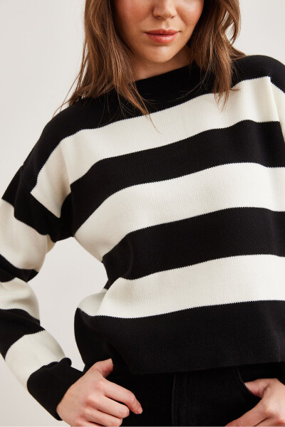 Women's Black Crew Neck Striped Knitted Sweater KZK-19000932 - 6