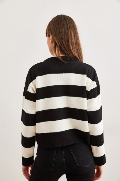 Women's Black Crew Neck Striped Knitted Sweater KZK-19000932 - 7