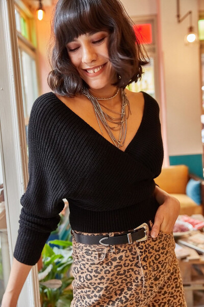 Women's Black Front Back V Waist Crop Knitted Sweater KZK-19000076 - 4