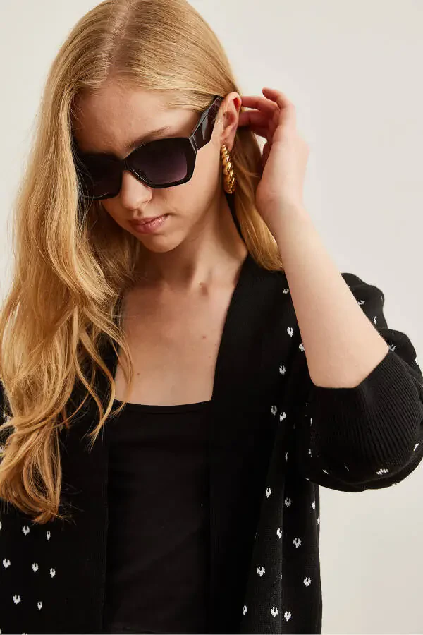 Women's Black Heart Detail Thick Belt Knit Cardigan - 6