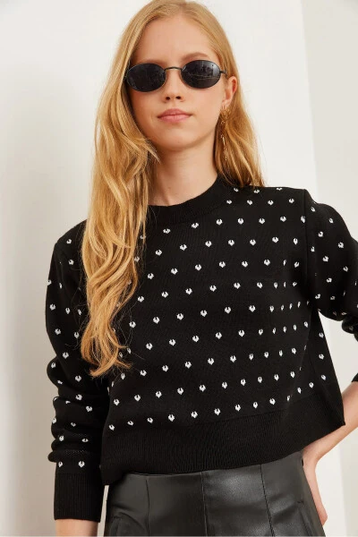 Women's Black Heart Detailed Crop Knitted Sweater - 1