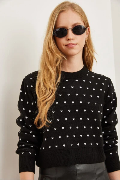 Women's Black Heart Detailed Crop Knitted Sweater - 3