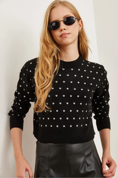 Women's Black Heart Detailed Crop Knitted Sweater - 4