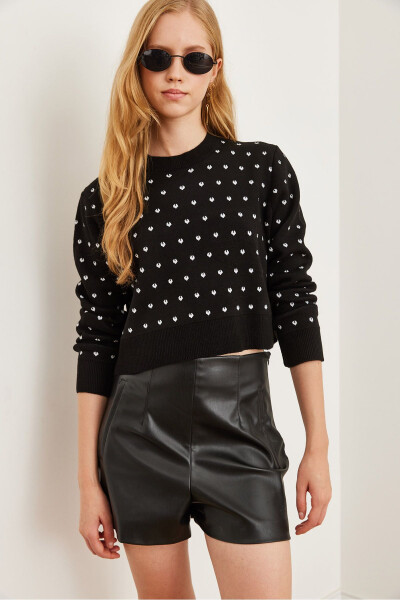 Women's Black Heart Detailed Crop Knitted Sweater - OLALOOK (1)