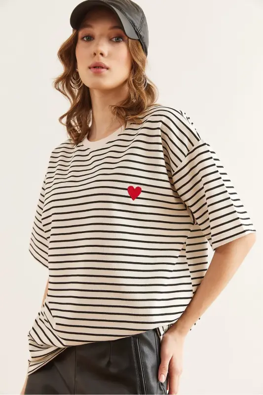 Women's Black Heart Embroidered Striped Relaxed Fit T-shirt - 2