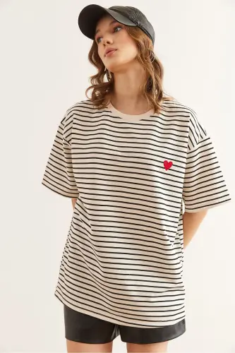 Women's Black Heart Embroidered Striped Relaxed Fit T-shirt - 5