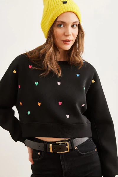 Women's Black Heart Embroidered Thistle Crop Oversized Sweatshirt SWT-19000662 - 2