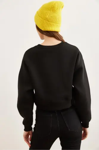 Women's Black Heart Embroidered Thistle Crop Oversized Sweatshirt SWT-19000662 - 5