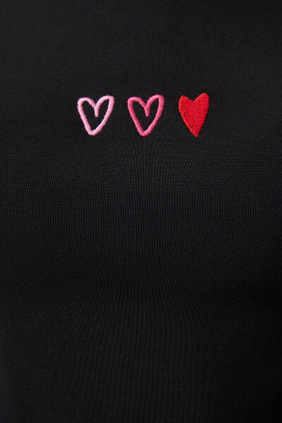 Women's Black Heart Embroidery Cropped Knit T-Shirt MX00158 - 4