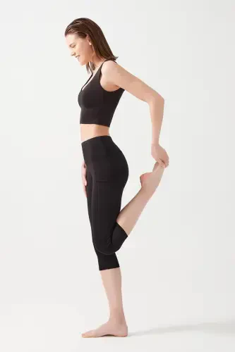 Women's Black High-Waist Shaping Double Pocket Below Knee Capri Leggings - LOS OJOS (1)