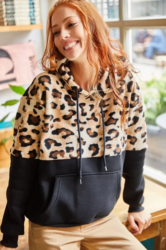Women's Black Leopard Fleece Leopard Detailed Thick Fleece Lined Sweatshirt SWT-19000470-Black Leopard - OLALOOK