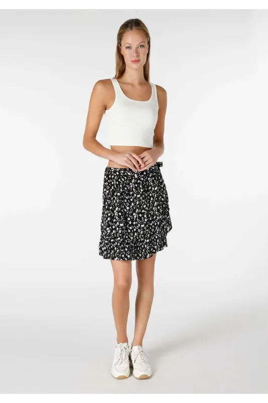 Women's black mini skirt with floral print (regular fit) - 1