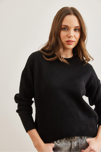 Women's Black Oval Neckline Basic Knitted Sweater KZK-19000914 - 3