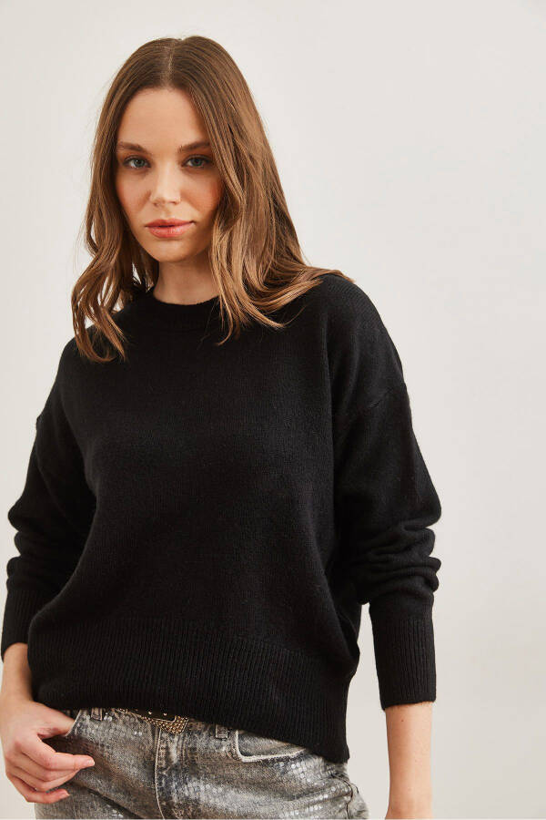 Women's Black Oval Neckline Basic Knitted Sweater KZK-19000914 - 4