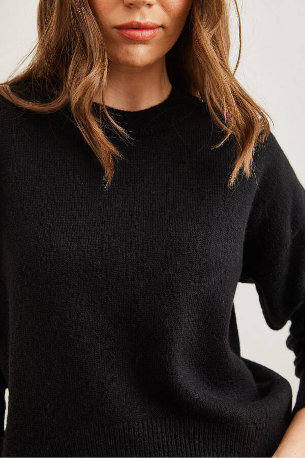 Women's Black Oval Neckline Basic Knitted Sweater KZK-19000914 - 5