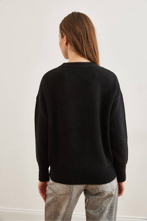 Women's Black Oval Neckline Basic Knitted Sweater KZK-19000914 - 6