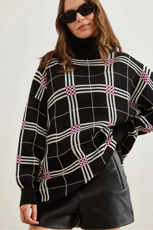 Women's Black Plaid Turtleneck Knit Tunic Dress - 10