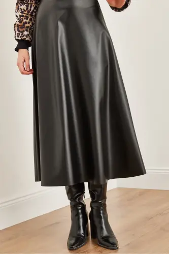 Women's Black Side Zipper Faux Leather Maxi Flare Skirt - 6