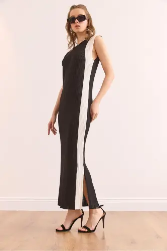 Women's Black Slit Color Detailed Maxi Knitted Dress - 3