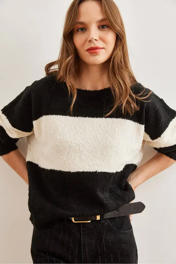 Women's Black Soft Textured Thick Stripe Knitted Sweater WMN-19000823 - 2